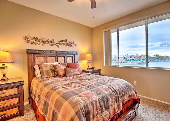 Lake-view Balcony + Perks: Retreat! Holiday home