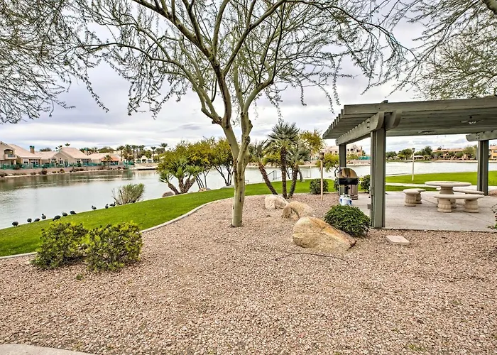 Lake-view Balcony + Perks: Retreat! * Phoenix