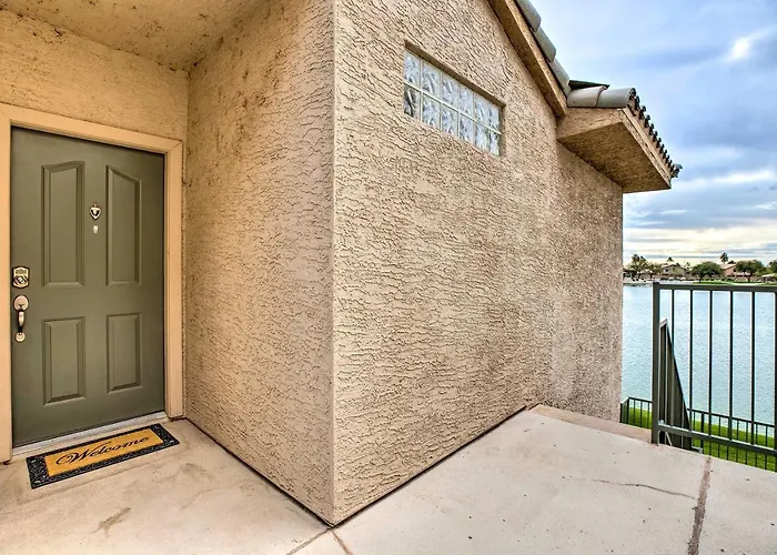 Lake-view Balcony + Perks: Retreat! Holiday home
