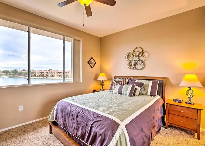 Holiday home Lake-view Balcony + Perks: Retreat! Phoenix
