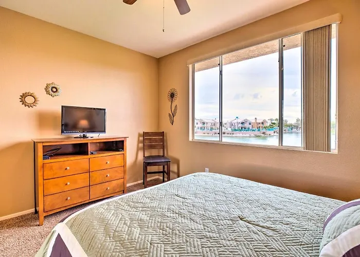 Holiday home Lake-view Balcony + Perks: Retreat! Phoenix